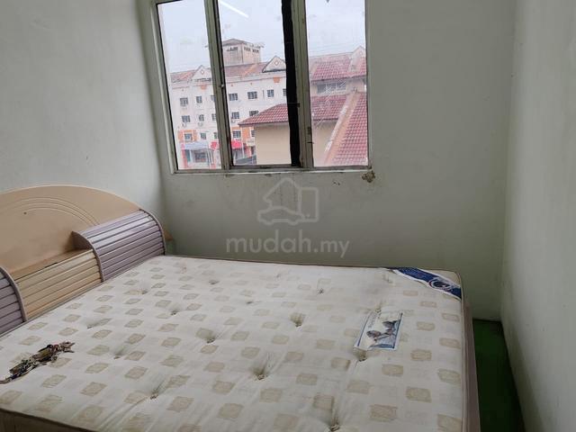 A NICE ROOM at Klang city, behind Klang Parade Mall jalan Meru. 1