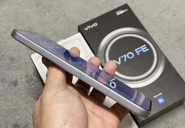 Vivo V70 FE 5G 256GB - photo 6 of 6
