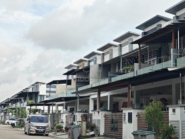 LA Garden House for Sale_ Flat Roof 1