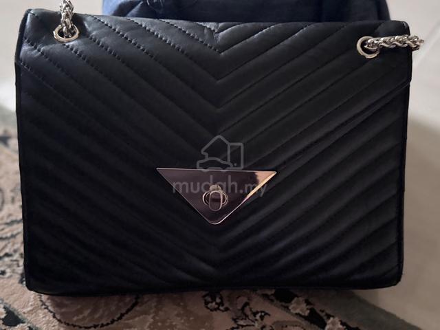Preowned handbag for sale - photo 2 of 5