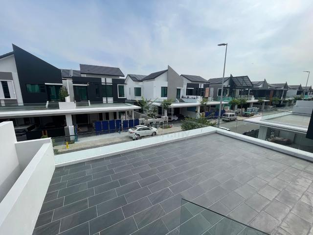 8 resident padang temu melaka 1
