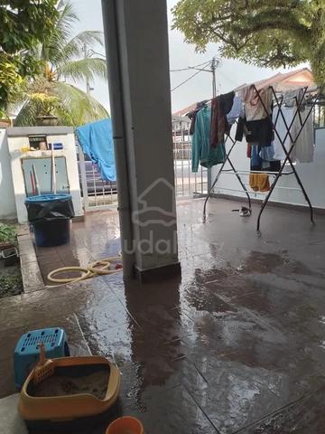 Master / Single Room Female @ Bandar Kinrara 2Sty Puchong free Utility 1