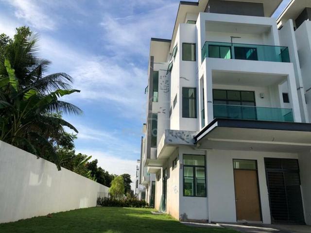 Shah Alam 3-Storey 5 Rooms |Move In Ready |12% Rebate|Free Legal Fees 1
