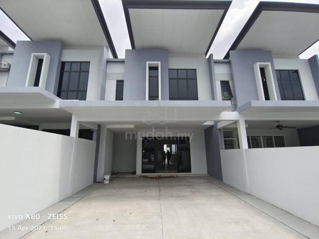 [BIG UNIT FREEHOLD]Double Storey Terrace Kajang East Precint1 Semenyih 1