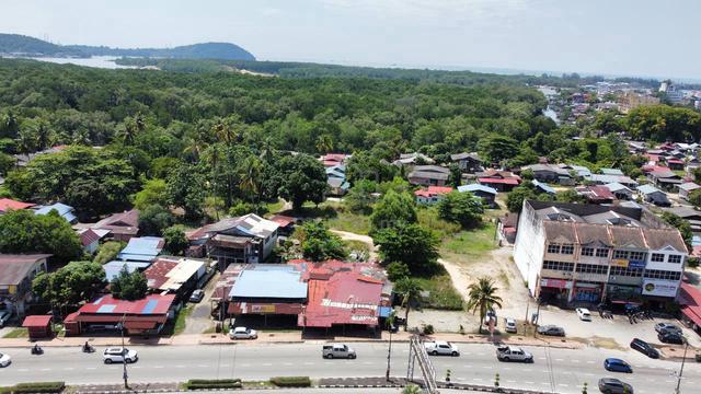 (Depan Jln Utama, Dekat Bandar) Tanah Komersil 1 Ekar, Chukai, Kemaman 1
