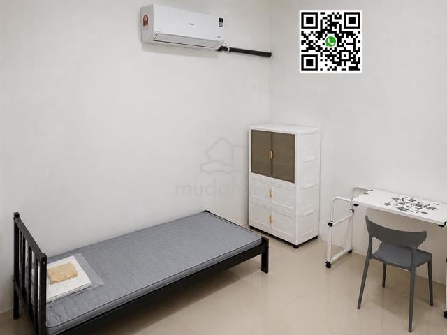 Small room Batu Kawan furnished, no window, share toilet 1