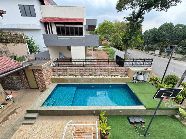 For Sale - BumiLot Bungalow 2Storey at Shah Alam, 7Bed7Bath, Swimming 1