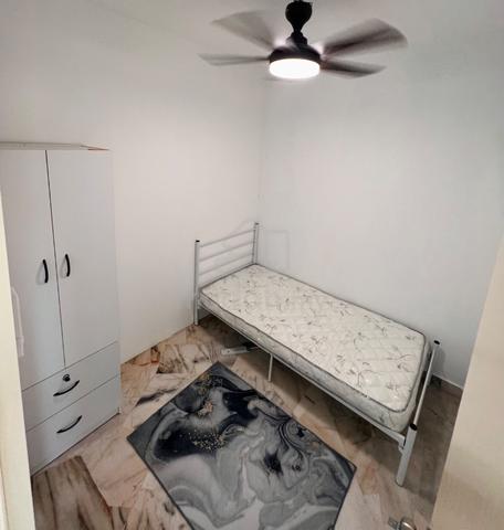 [ sebelah LRT ] non sharing room free utilities at vista angkasa apt 1