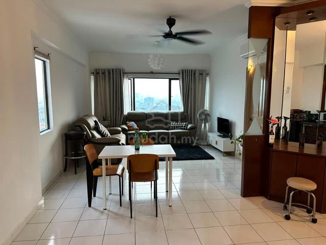 Room for Rent Bkt. Gasing, Prime Location (near KTM Petaling) 1