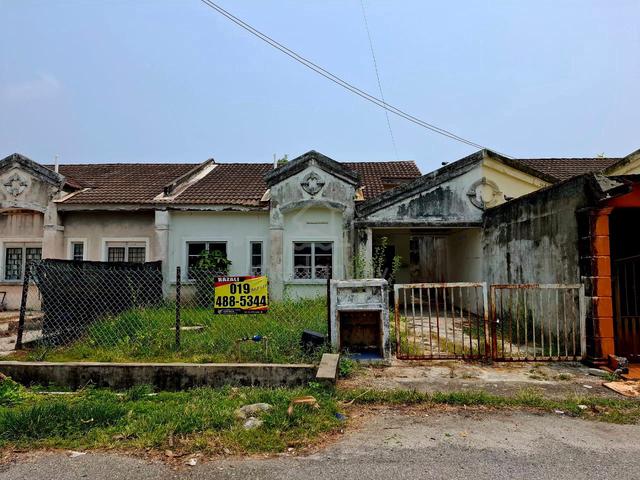 Rumah Semi-D Cluster Taman Pantai Sepang Putra Sepang. Sungai Pelek. 1