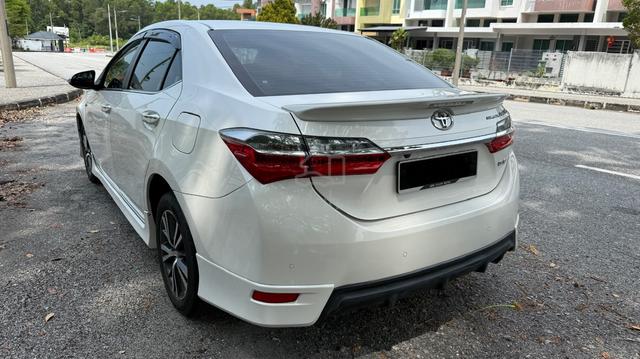 2017 Toyota COROLLA ALTIS 1.8 G Facelift Low Mil - 3