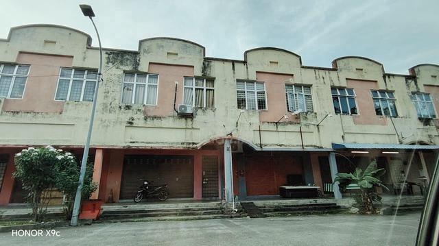 2 Storey Shop Lot Taman Dahlia Bandar Baru Salak Tinggi | FREEHOLD 1