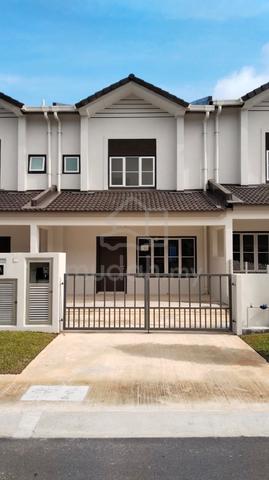 2 Storey New at M Senyum Bandar Baru Salak Tinggi Sepang 1