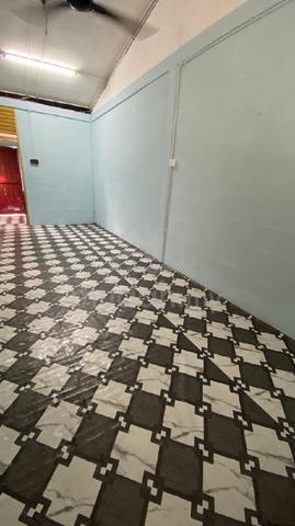Sebuah rumah teres taman Chenderawasih jasin, 2 bilik tidur luas 1