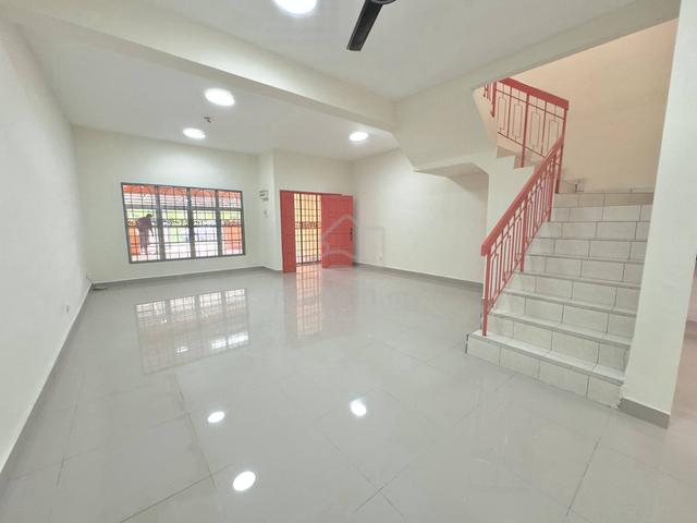 FACING PLAYGROUND & WELL MAINTAINED 2 Storey Taman Pelangi Semenyih 1