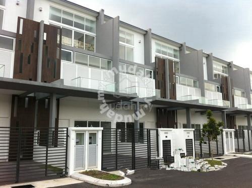 Big Balcony AC FF BIG ROOM Cheap Bandar Mahkota Cheras Near BMC MALL 1