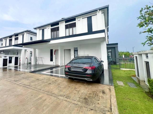 CORNER LOT ‼️ Double Storey Regent Garden, Eco Grandeur, Puncak Alam 1