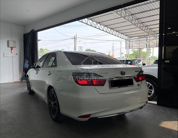 2015 Toyota Camry 2.5 Hybrid - One Careful Owner - 4