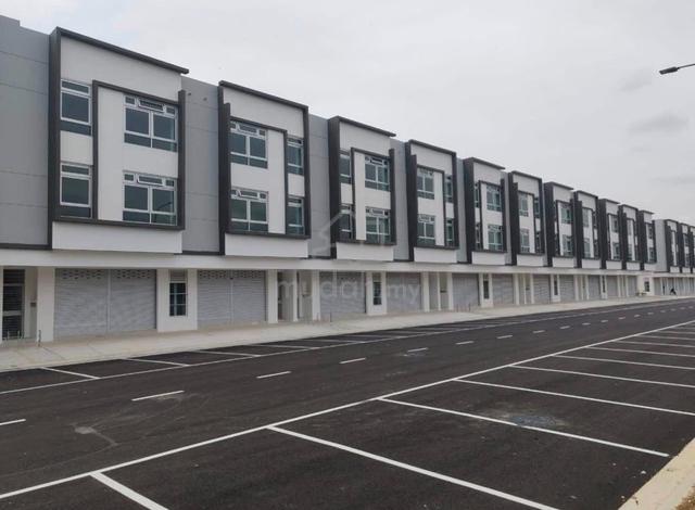 Adda heights 3 storey shop lot brand new unit For Rent 1