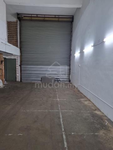 One and a half Factory Unit for Rent at Tampoi 1