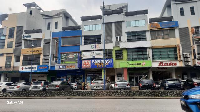 Strategic Commercial Centre Ground Floor Facing Ample Parking Lot 1