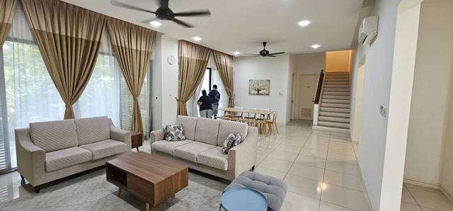 Semi-D Laman Alamanda Kota Seriemas Big land 5 Rooms 3 car park klia 1