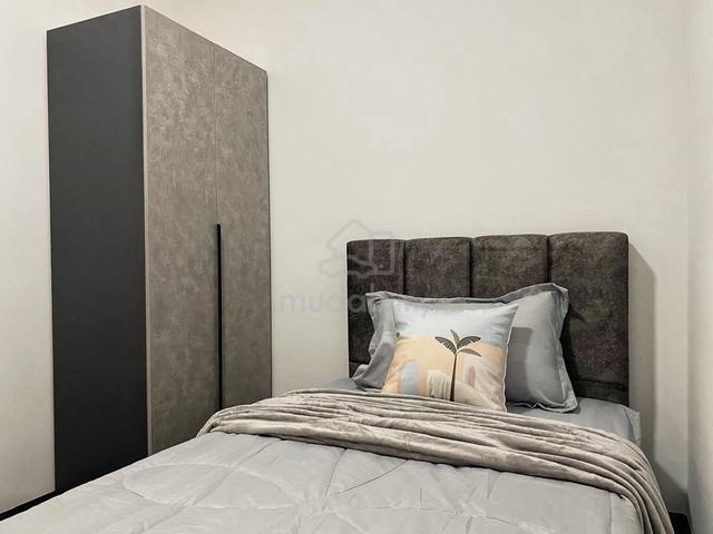 ROOM RENT @ R&F PRINCESS COVE / Town area / Near CIQ 2