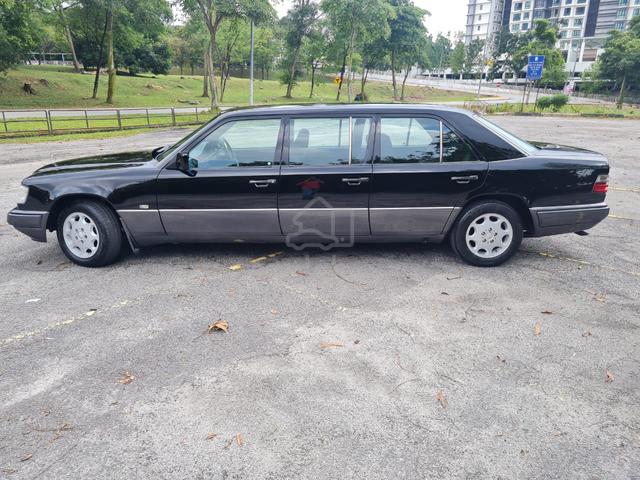 Mercedes Benz 260E LUXURY LIMOUSINE - 4