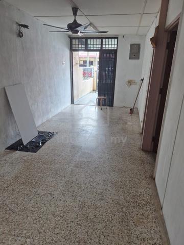 Single Storey Terrace | Original unit | 3 Bedrooms | Kampung Jawa 1
