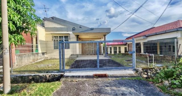 BESAR 2800SQFT 😱 RENOVATED Semi D Single Storey Panchor Jaya Seremban 1