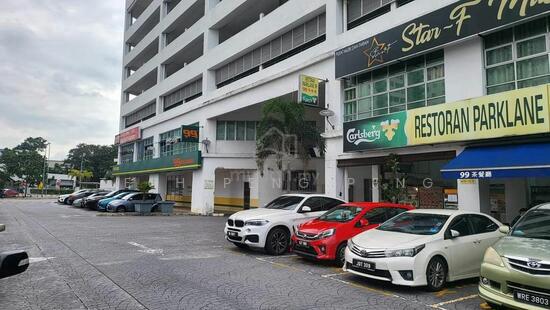 Freehold Corner shop for sale at OUG Parklane 1