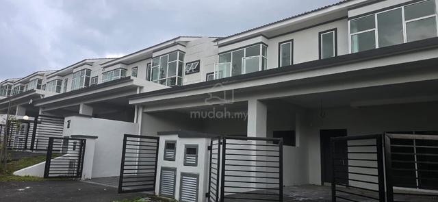 Taman Vista Hill Park 2.5 storey fully furnished in gated & guarded 1