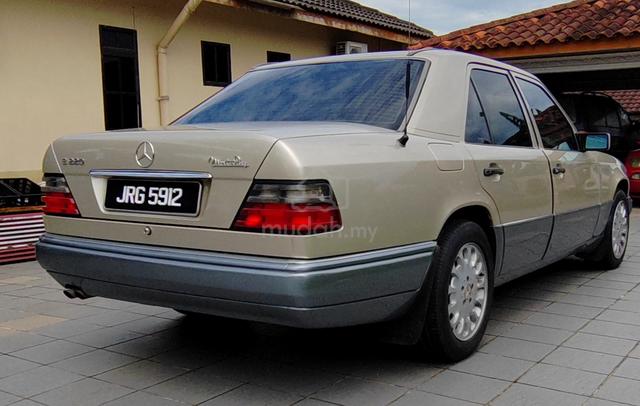 1995 Mercedes Benz 220E 2.2 (A) - 4