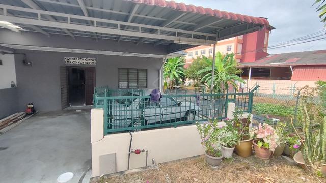 Semi-D For Rent @ Taman Sena Jaya Sikamat | 4200 sqft Land  1