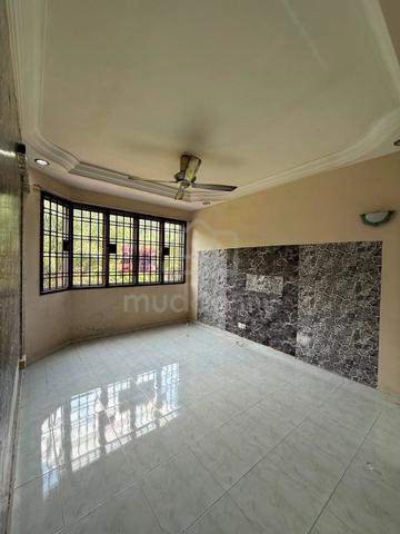 Sri Putra Apartment 1