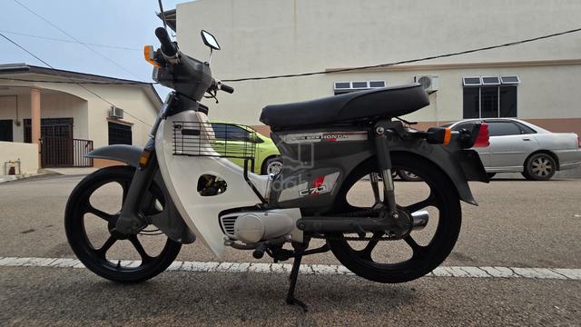 Honda C70 - photo 3 of 9