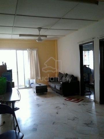Iris Apartment (Taman Desa) 1