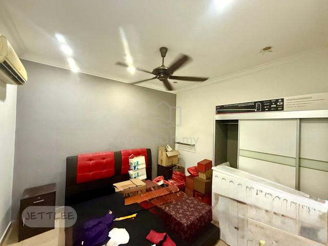 End Lot Bukit Tinggi 2 Semi D Good Value unit 1
