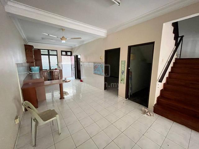 Jalan Rumbia @ Taman Daya Double Storey 4B3B South Partially Furnished 3