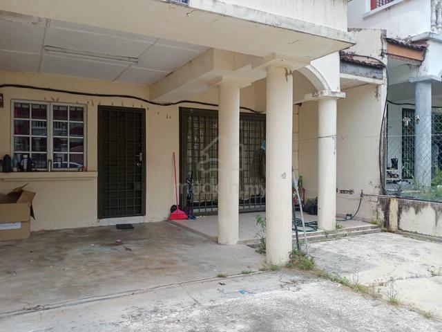 Kulai/ Near IOI Kulai/ Bandar Putra/ Double Storey/ 4 bed 3 bath 1
