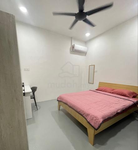 Medium Bedroom For Rent - Taman Kolombong 1