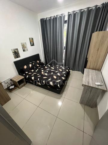 M Vertica Big Middle Room For Rent-Mixed Gender Only 1