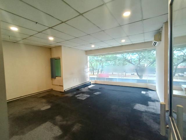skudai impian emas shoplot first floor many carpark 5 rooms 4 airconds 1