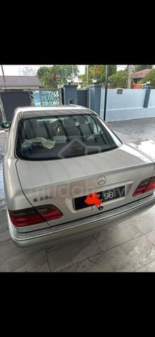 1995 Mercedes Benz 230E 2.0 (M) - 4