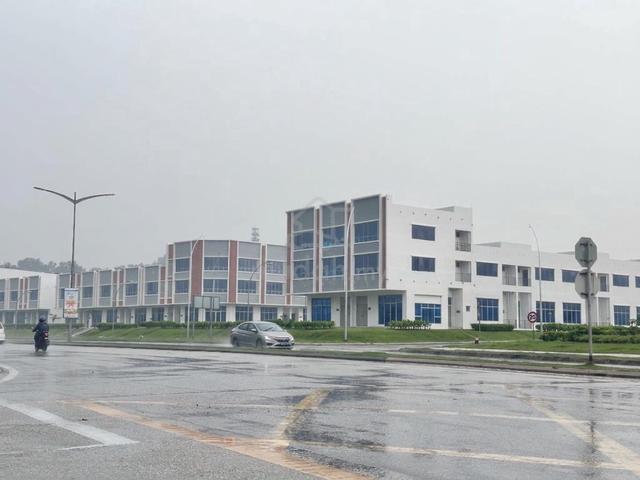 2 storey adjoning units at Jumpa, Elmina Valley. Opposite Matahari. 1