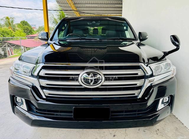 Toyota LandCruiser 4.6ZX URJ202 Facelift High Spec - 3