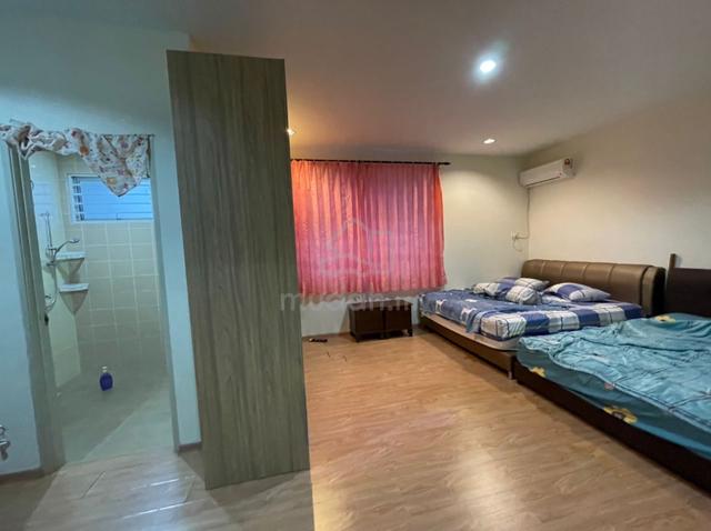 Furnished and well maintained Double Storey House at Uni Garden 4