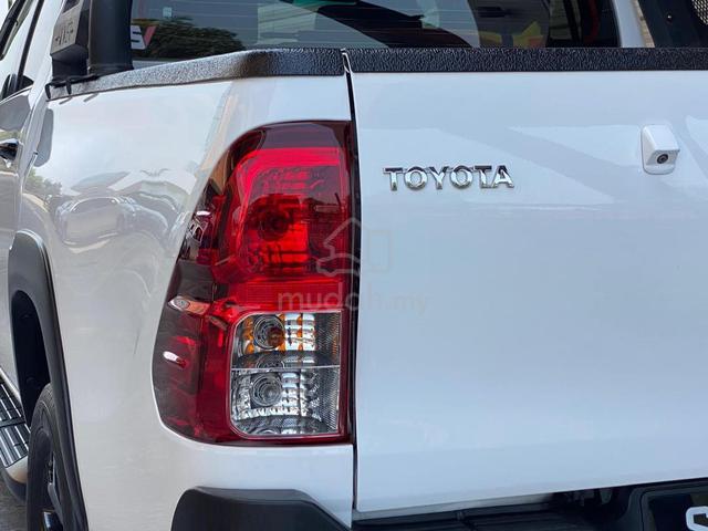 2020 Toyota HILUX 2.8 BLACK EDITION (A) - 3