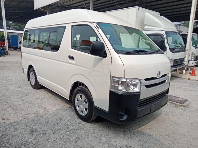 2016/17 TOYOTA Hiace Window Van 2.5(D) | 10 SEATER - 1