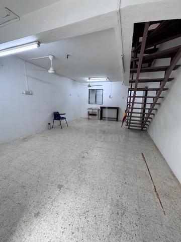2.5 storey house for rent 1